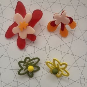 2 pairs mismatched floral earrings